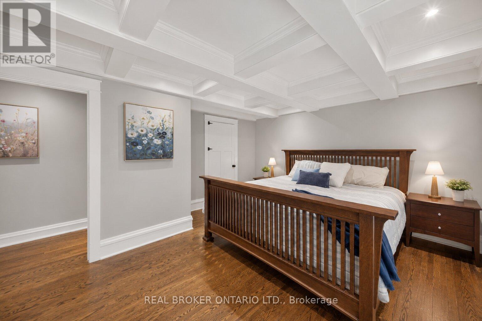 760 KINGSWAY DRIVE - 21