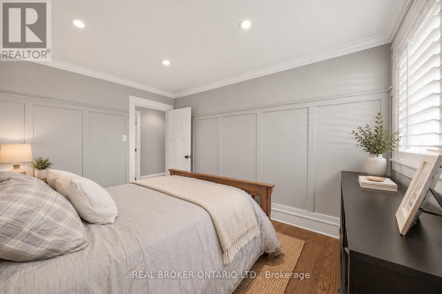 760 KINGSWAY DRIVE - 25