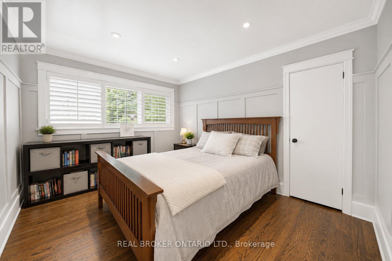 760 KINGSWAY DRIVE - 26