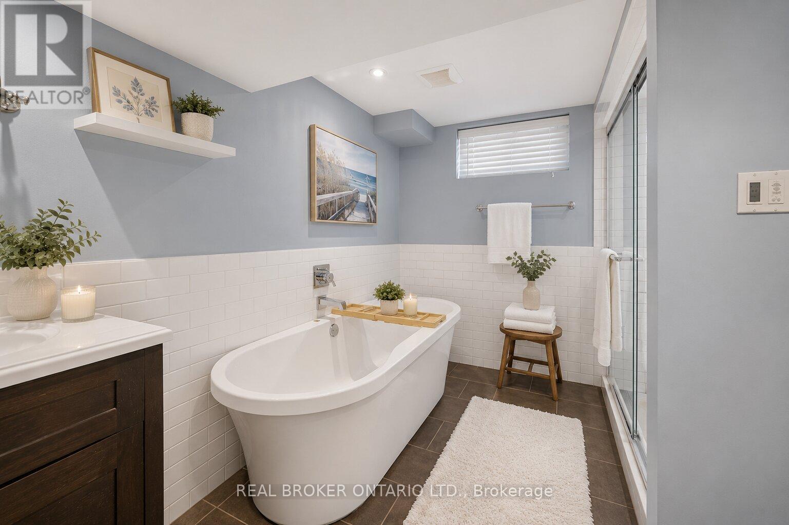 760 KINGSWAY DRIVE - 30