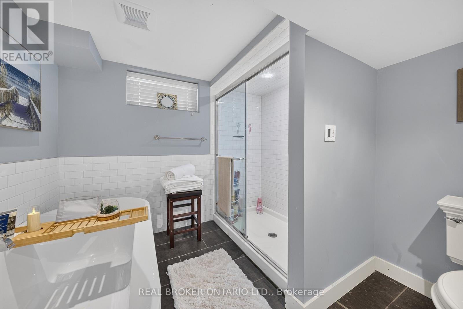 760 KINGSWAY DRIVE - 31