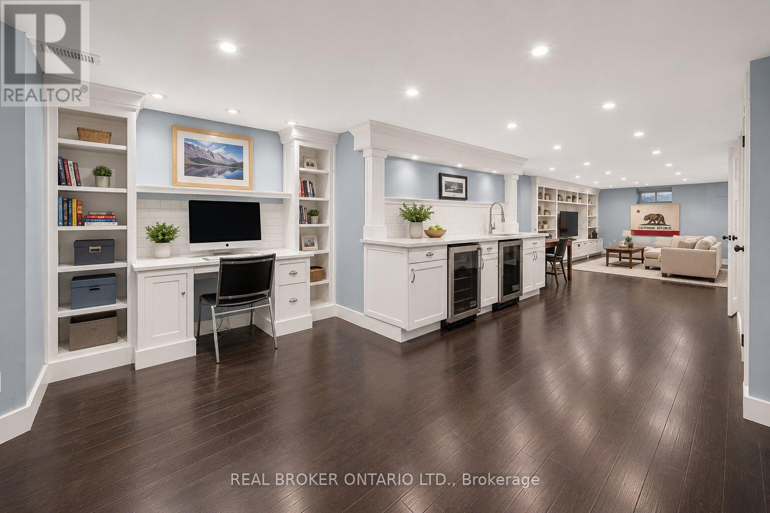 760 KINGSWAY DRIVE - 35