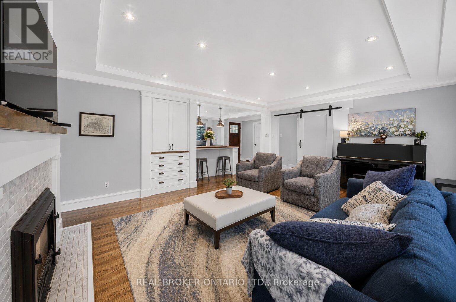 760 KINGSWAY DRIVE - 37