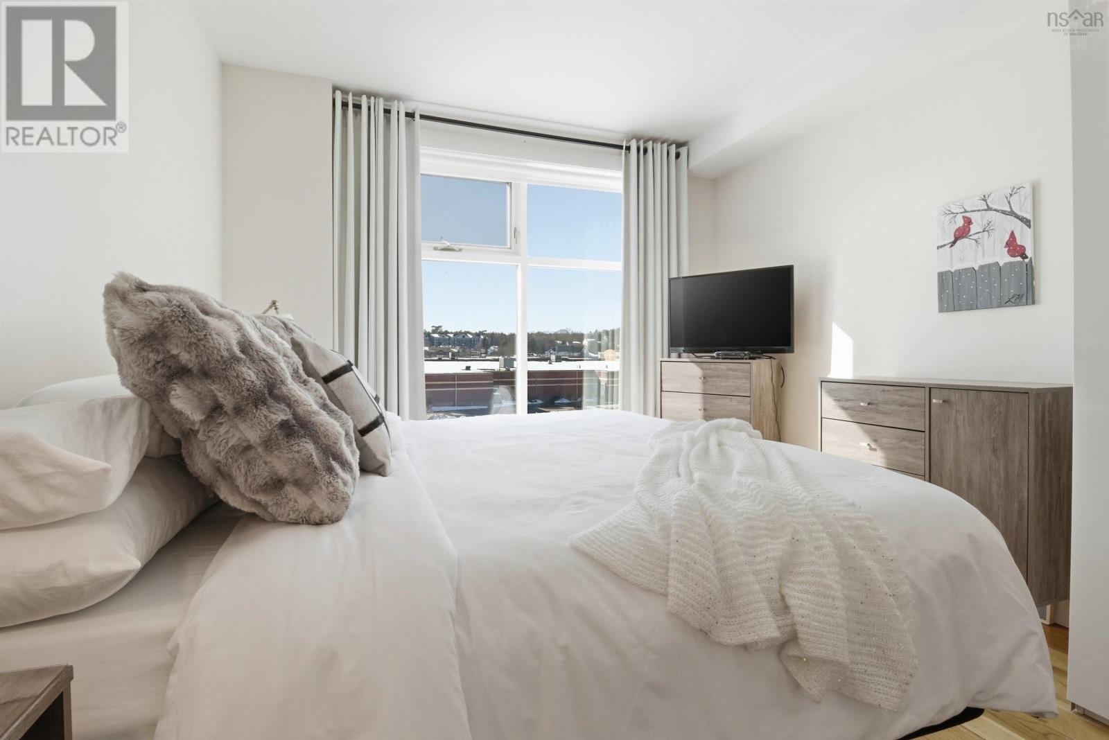 #305 220 Waterfront Drive - 17