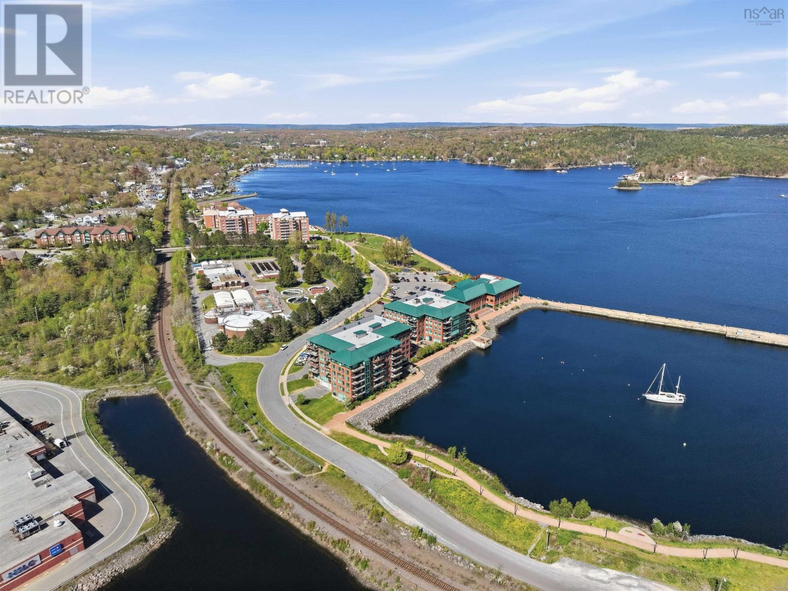 #305 220 Waterfront Drive - 28