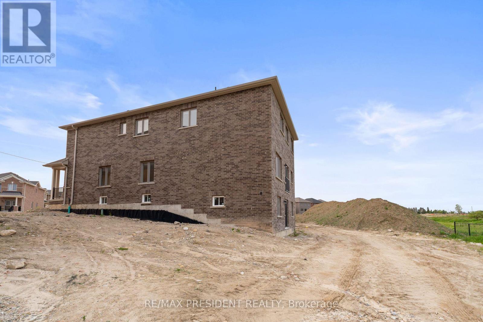 335 RUSSELL STREET - 24