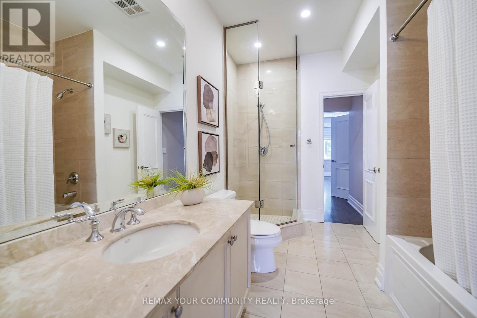 #212 47 YORK MILLS ROAD - 37