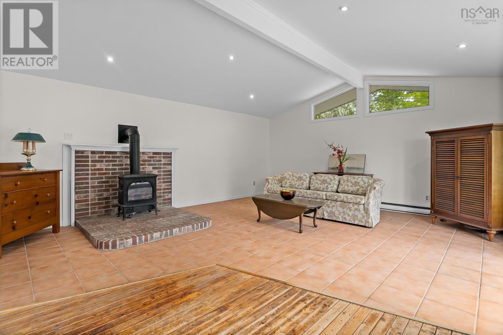 Property 17 of 36 of 36 Otter Point Extension