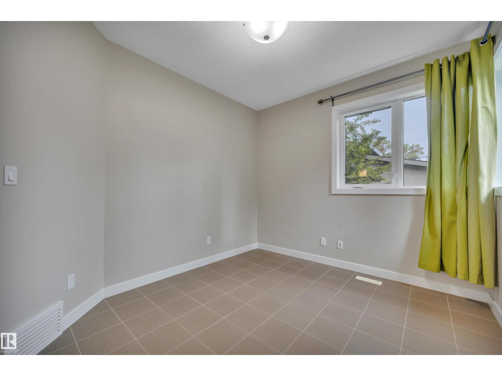 10951 81 AV NW — photo 18