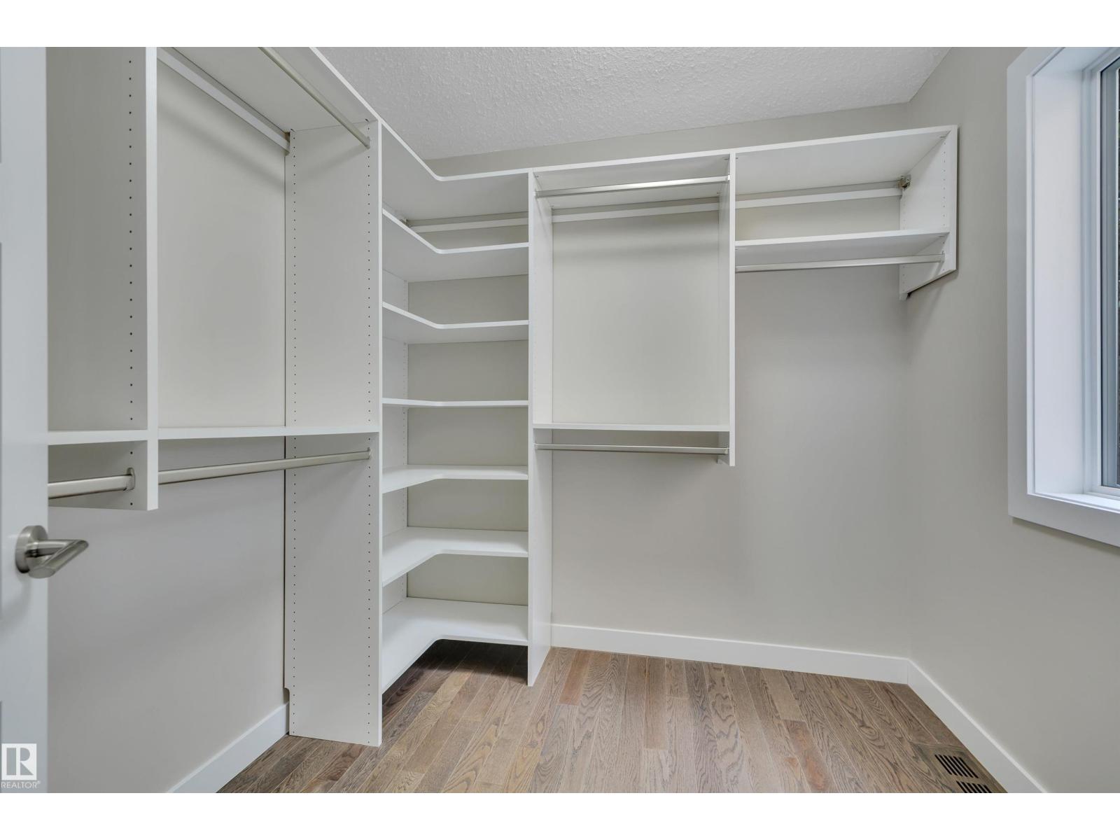 10951 81 AV NW — photo 31