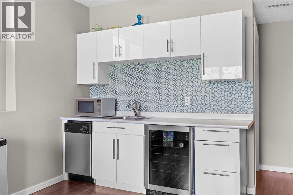 Lower level wet bar
