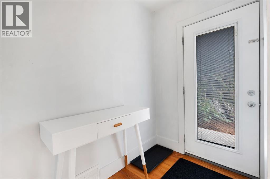 2811 25 Street SW - photo 4