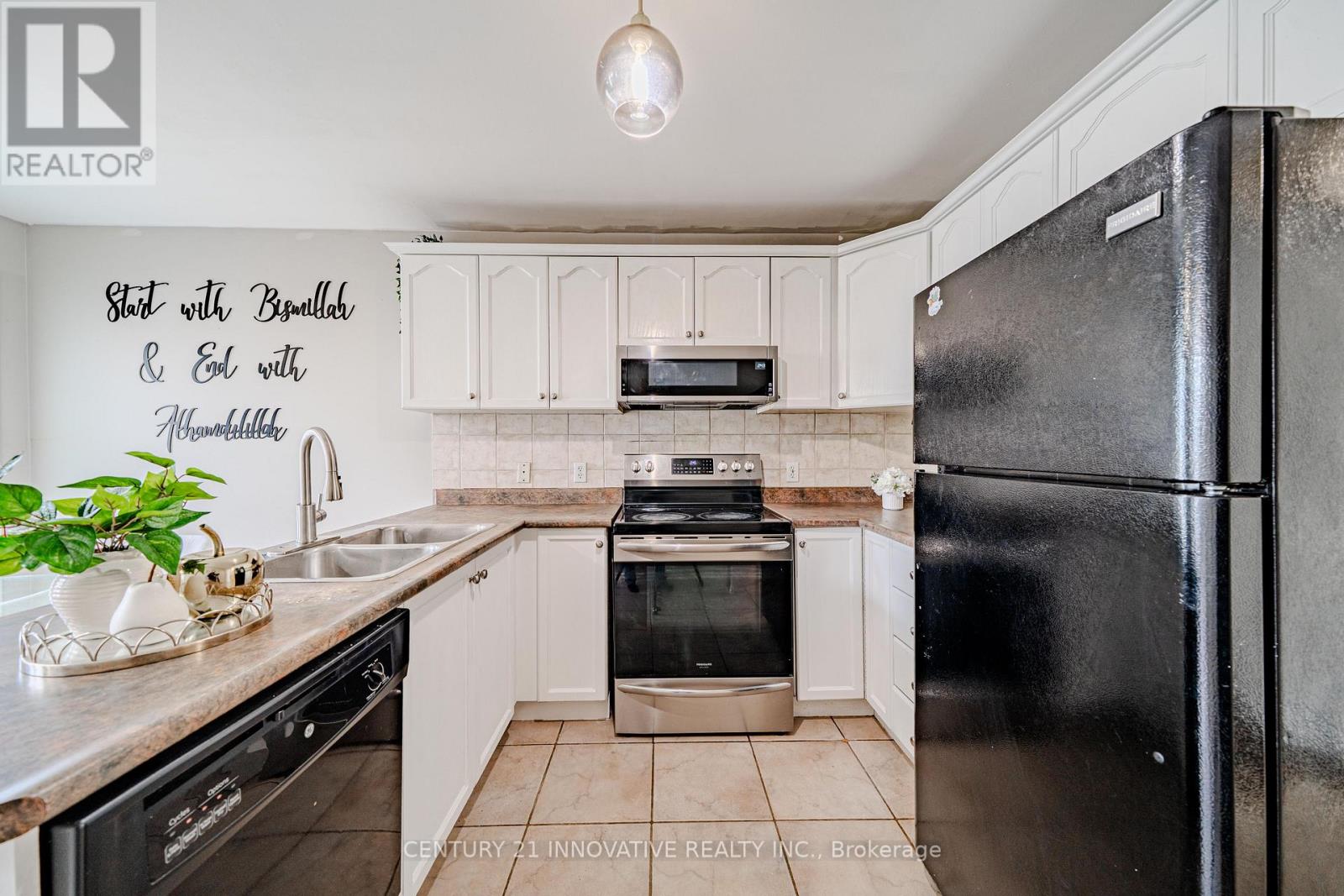 30 CASTLE GREEN DRIVE - 19