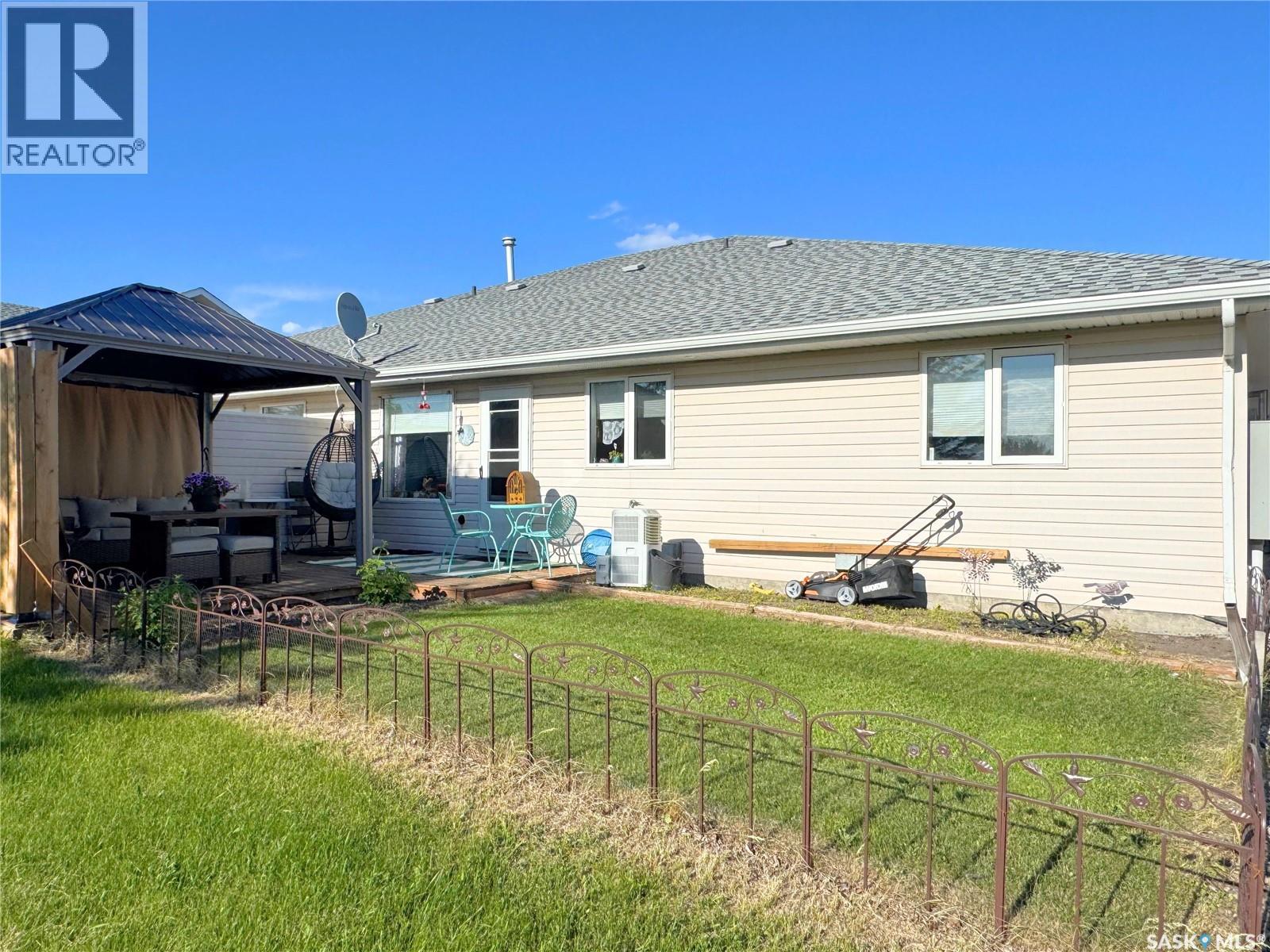 #103 30 Russell DRIVE - 1