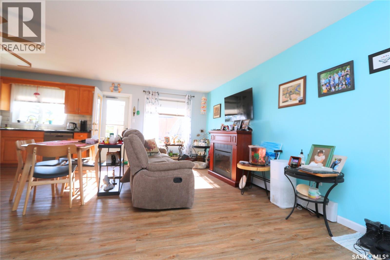 #103 30 Russell DRIVE - 16