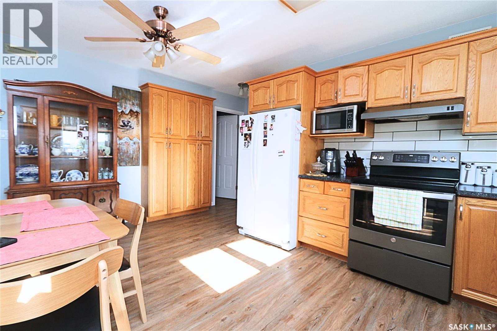 #103 30 Russell DRIVE - 21