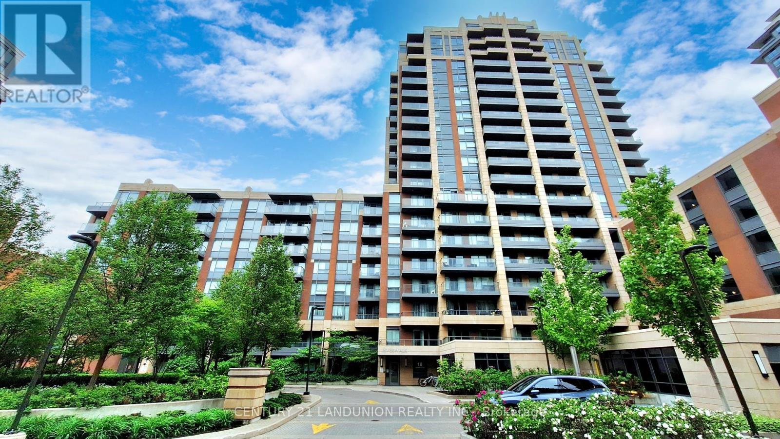 #808 18 UPTOWN DRIVE - 1