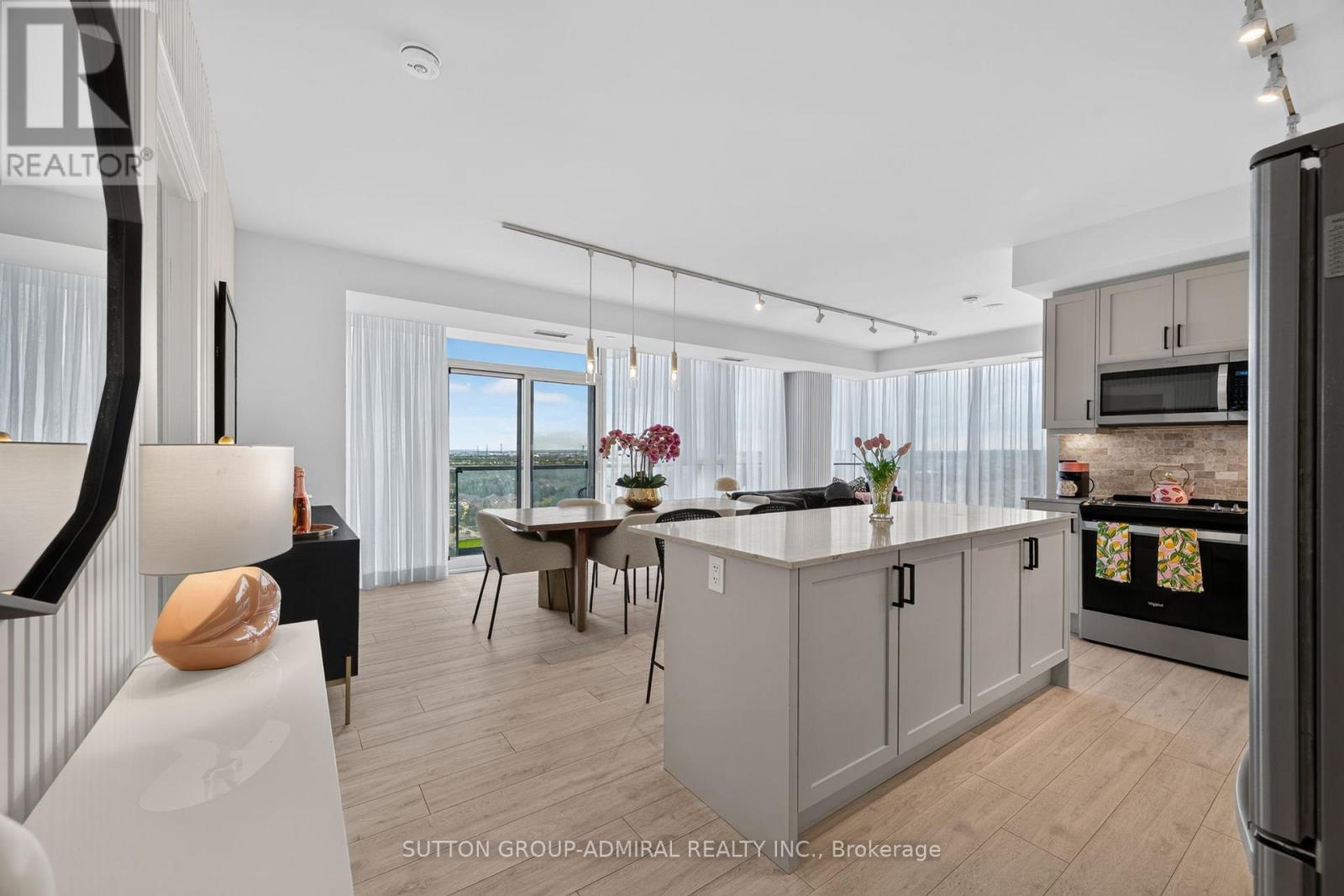 #1206W 10 GATINEAU DRIVE - 1