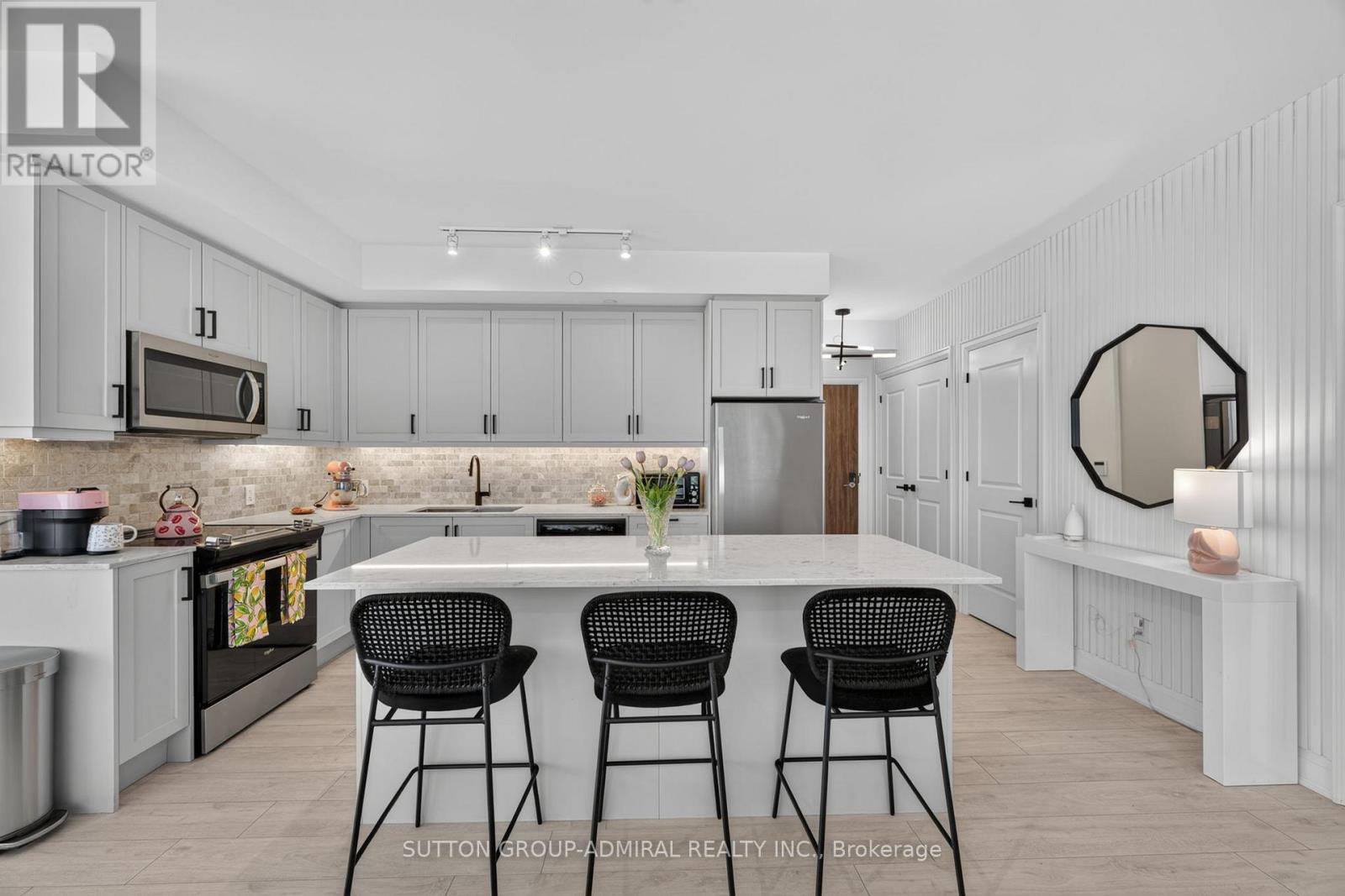 #1206W 10 GATINEAU DRIVE - 2