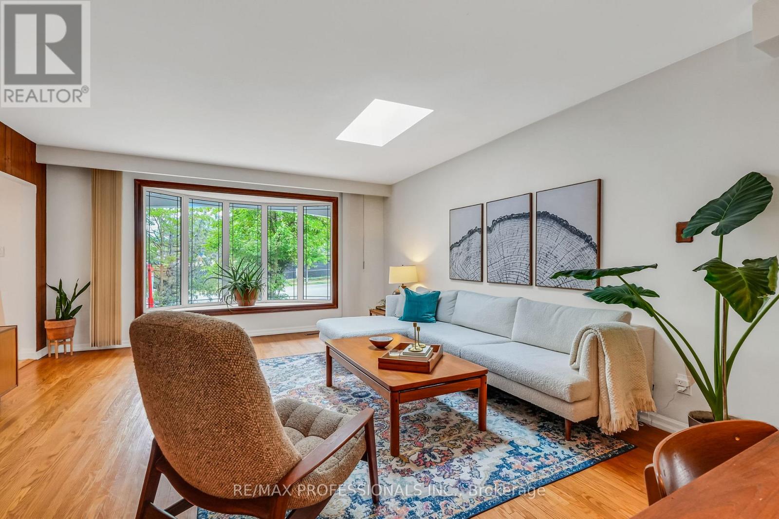 37 SUNPLAINS CRESCENT - 12