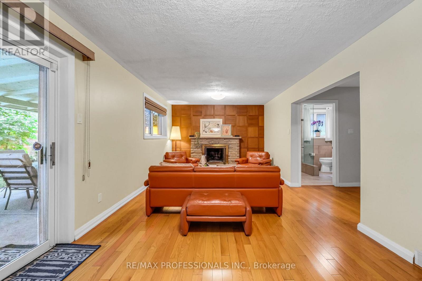 37 SUNPLAINS CRESCENT - 22