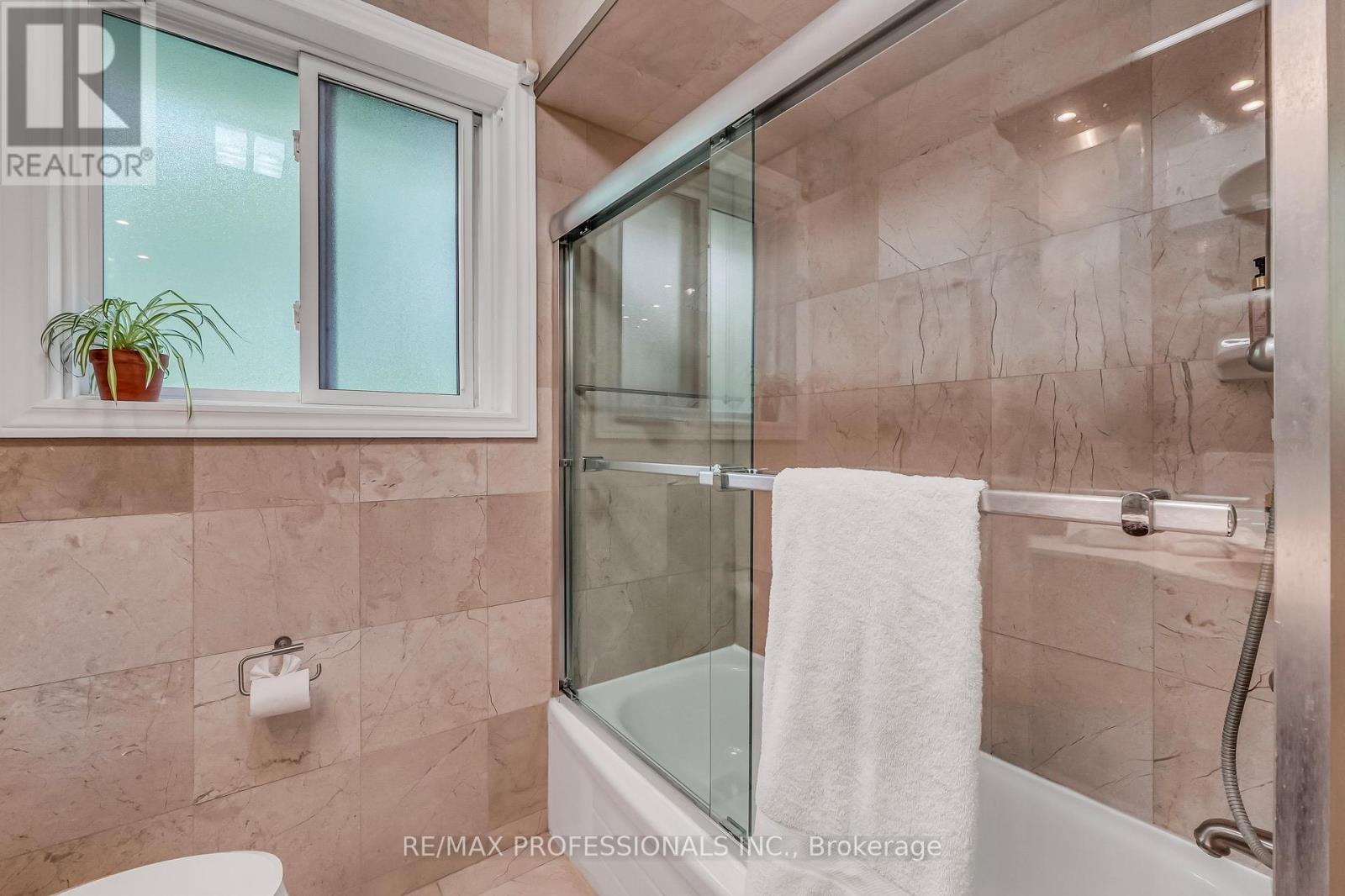37 SUNPLAINS CRESCENT - 19
