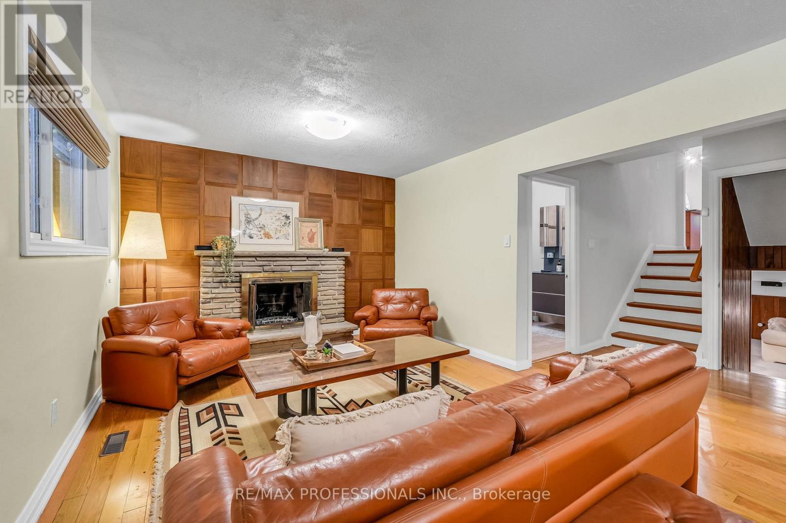 37 SUNPLAINS CRESCENT - 23