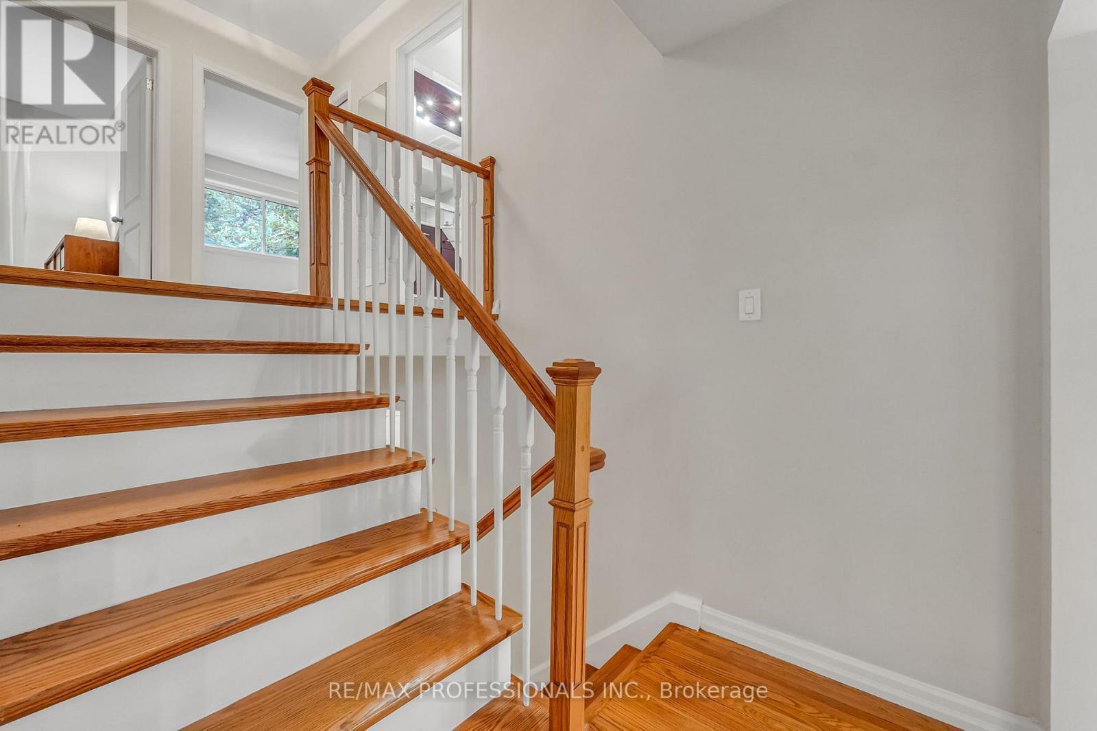 37 SUNPLAINS CRESCENT - 15