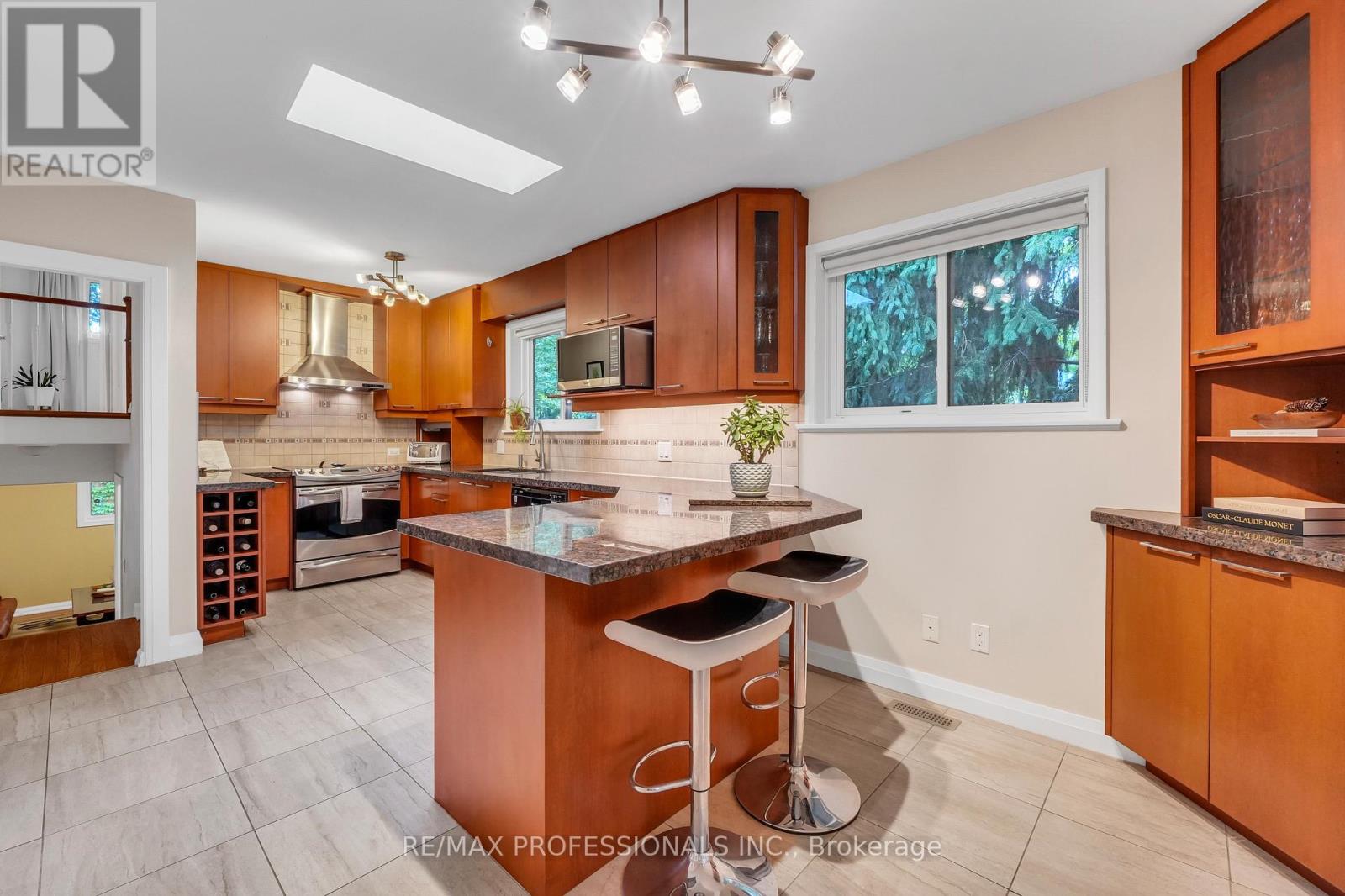 37 SUNPLAINS CRESCENT - 8