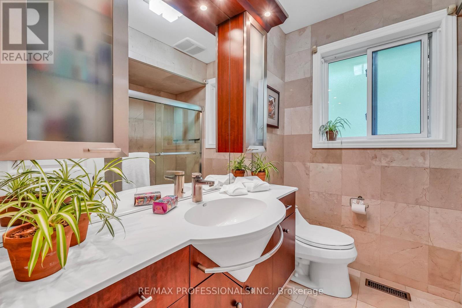 37 SUNPLAINS CRESCENT - 20
