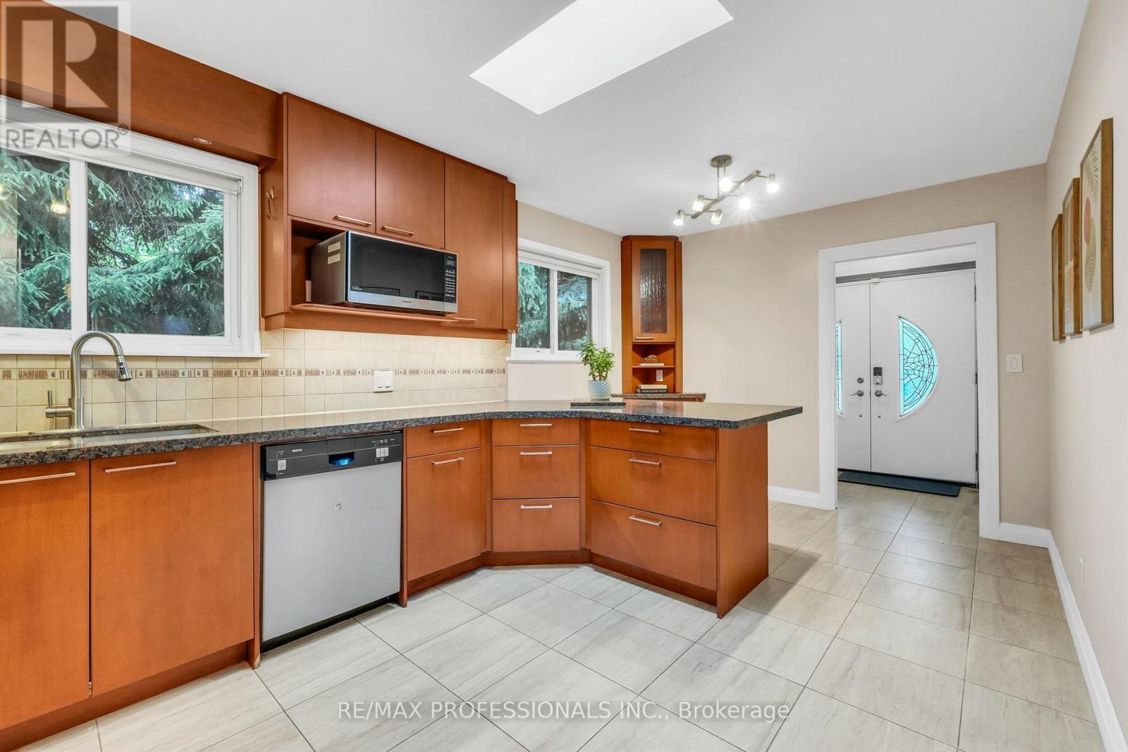 37 SUNPLAINS CRESCENT - 9