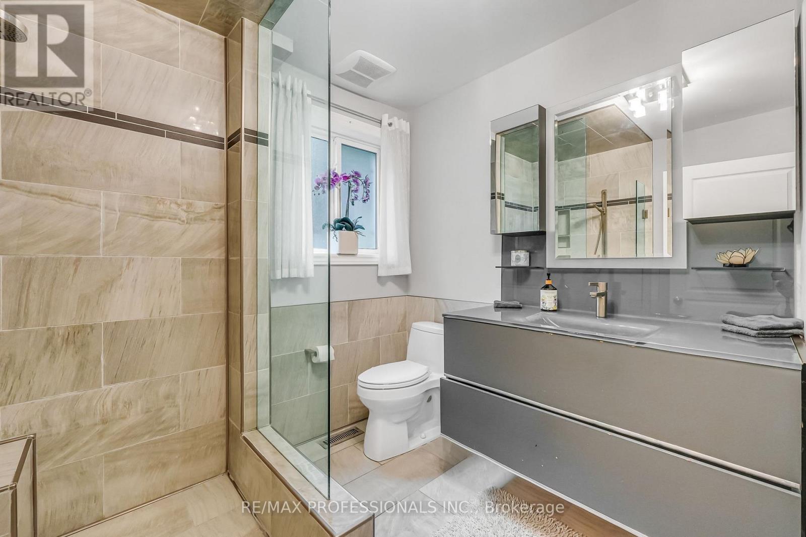 37 SUNPLAINS CRESCENT - 25