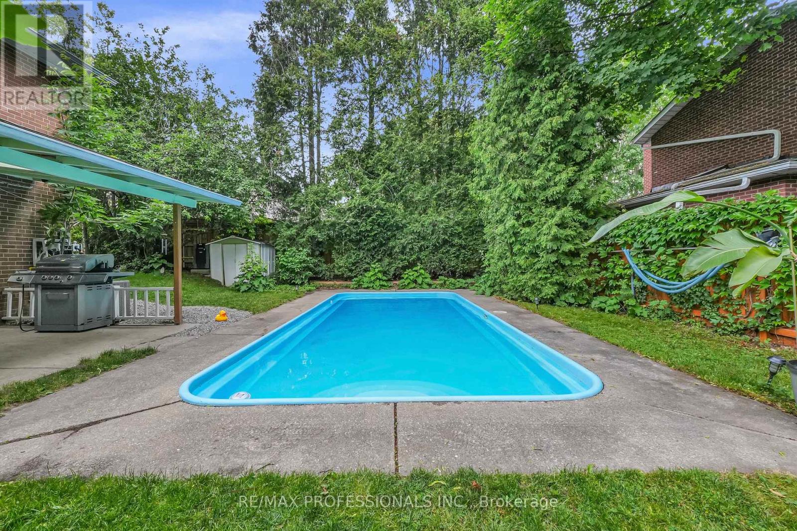 37 SUNPLAINS CRESCENT - 29