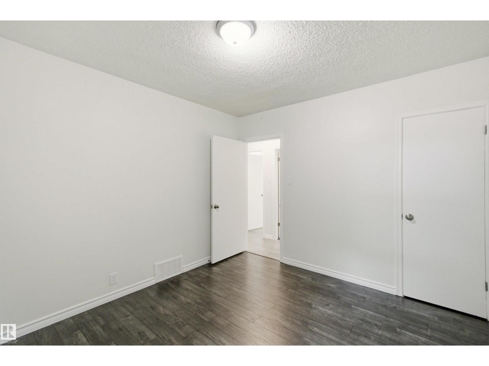 6420 105 ST NW - 14