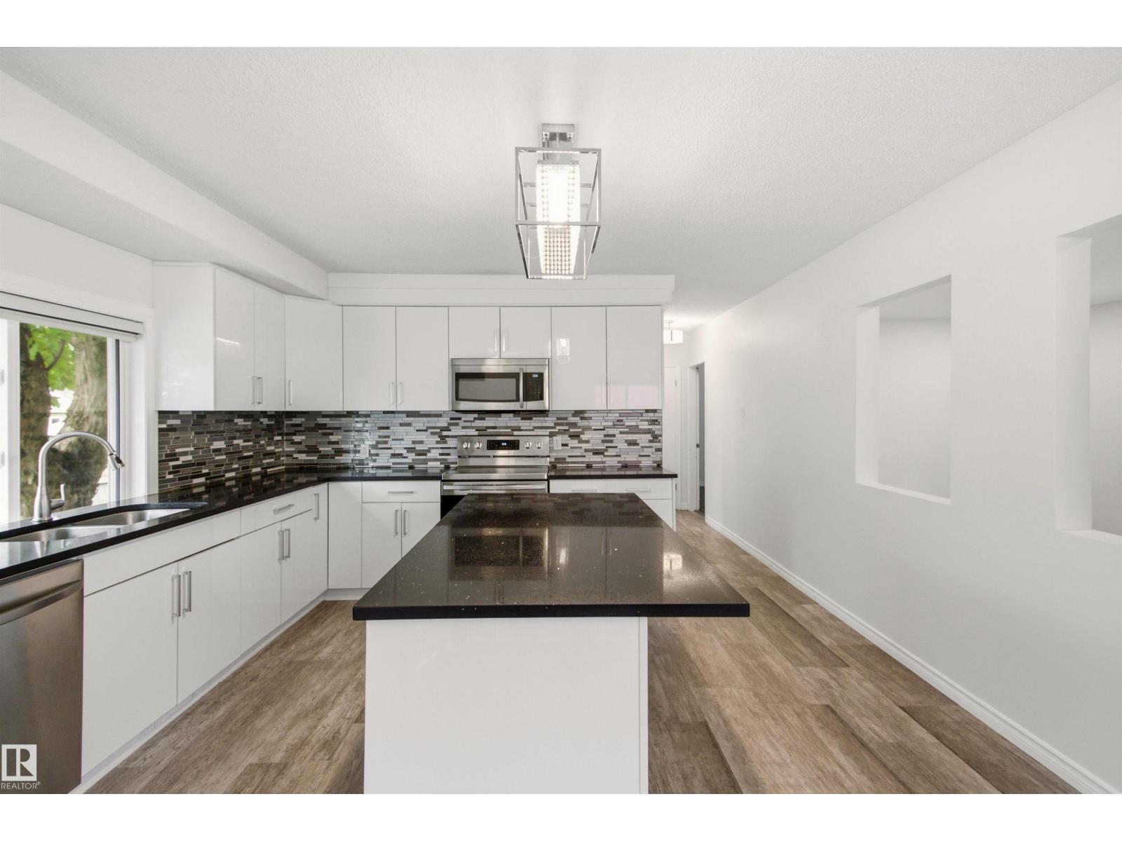 6420 105 ST NW - 9