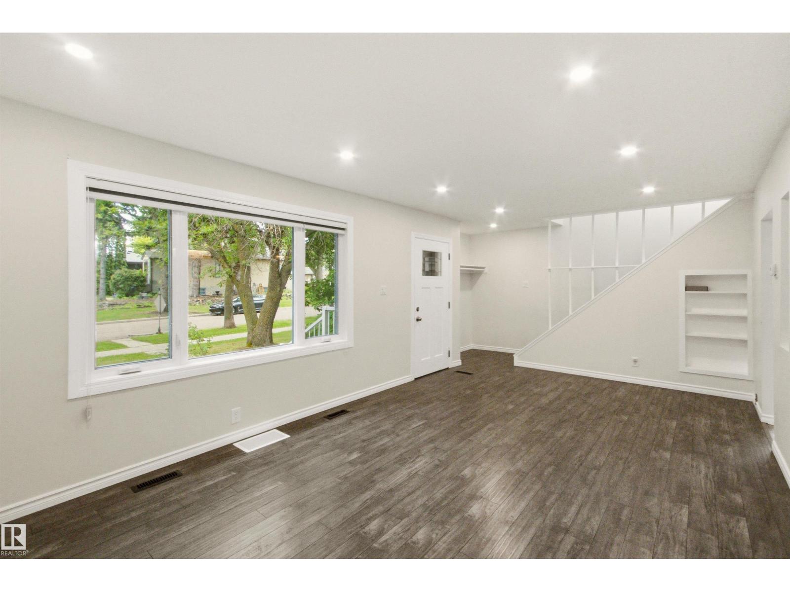 6420 105 ST NW - 4