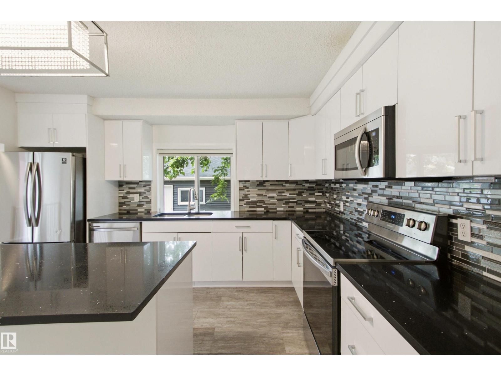 6420 105 ST NW - 11