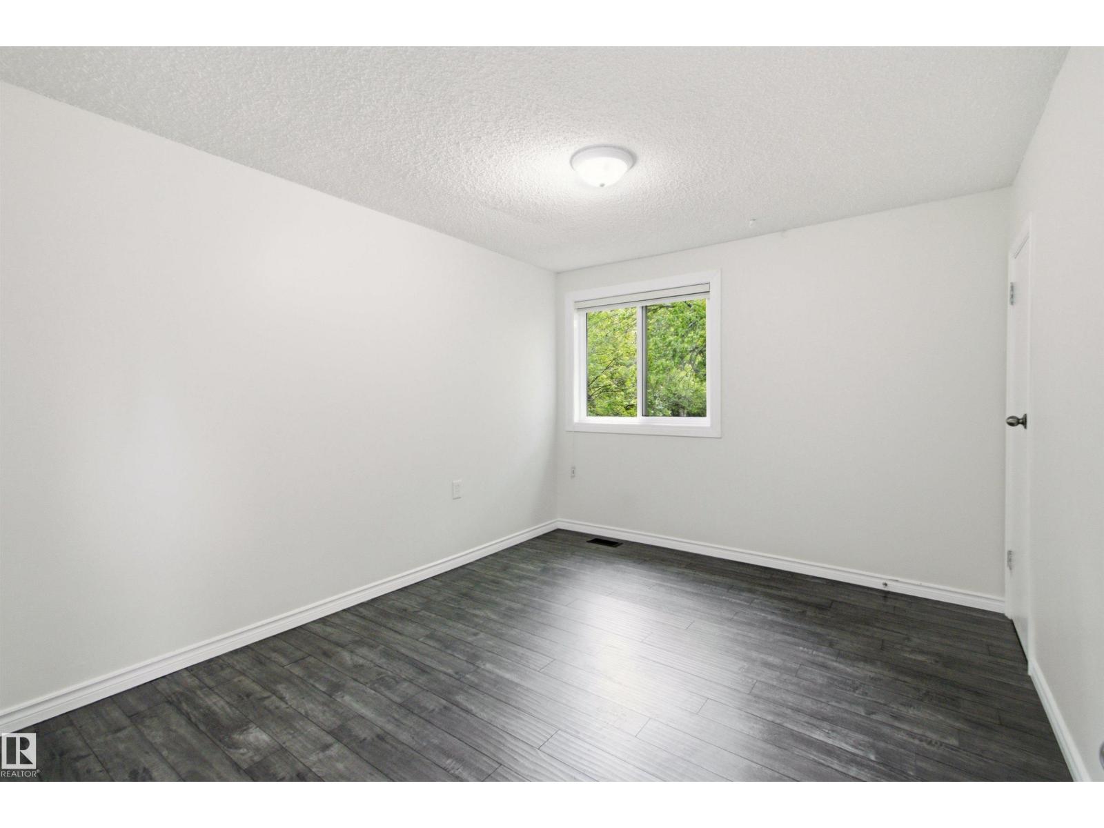 6420 105 ST NW - 24