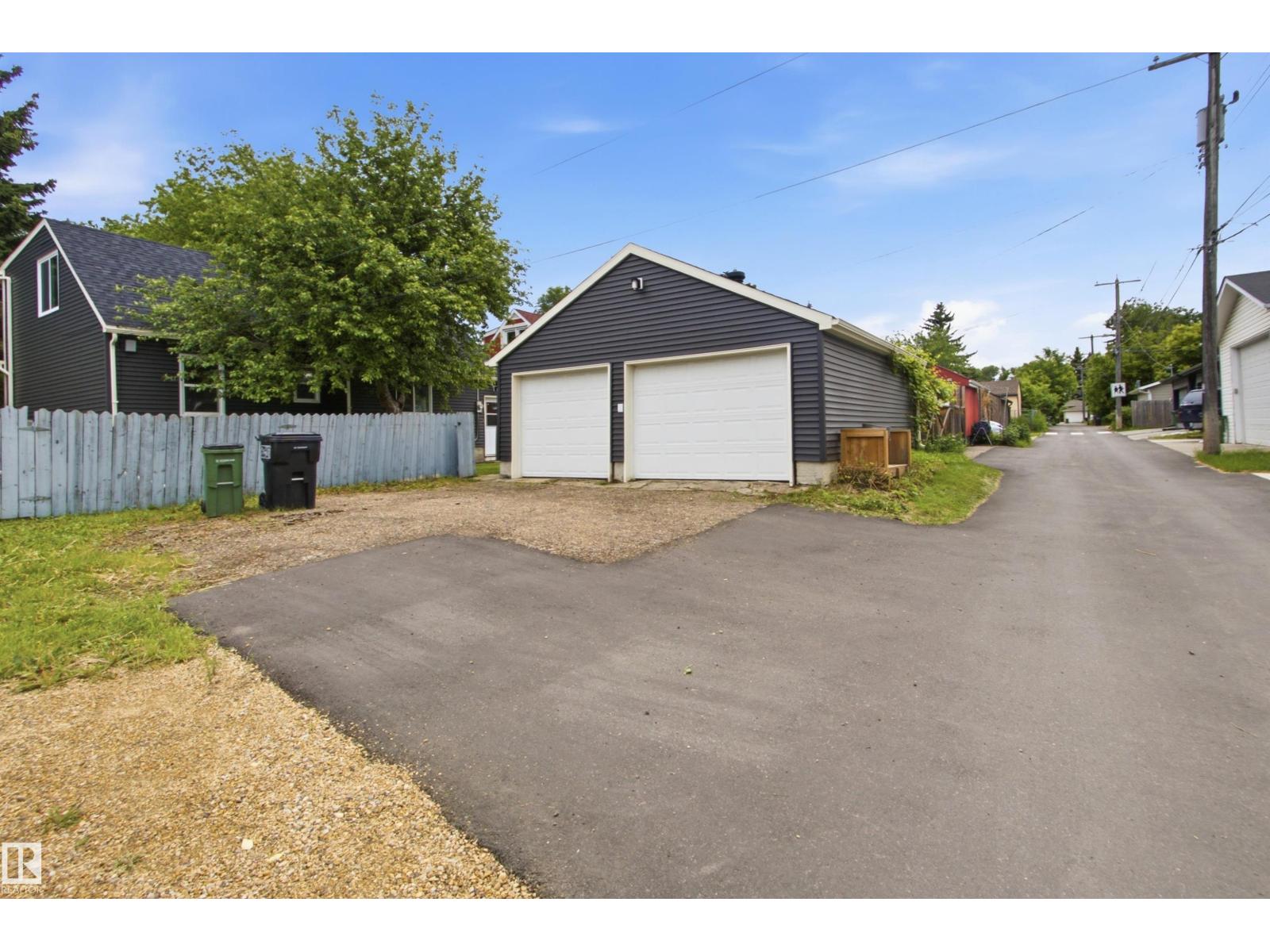 6420 105 ST NW - 41
