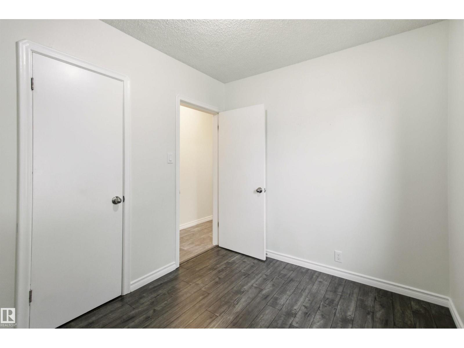 6420 105 ST NW - 16