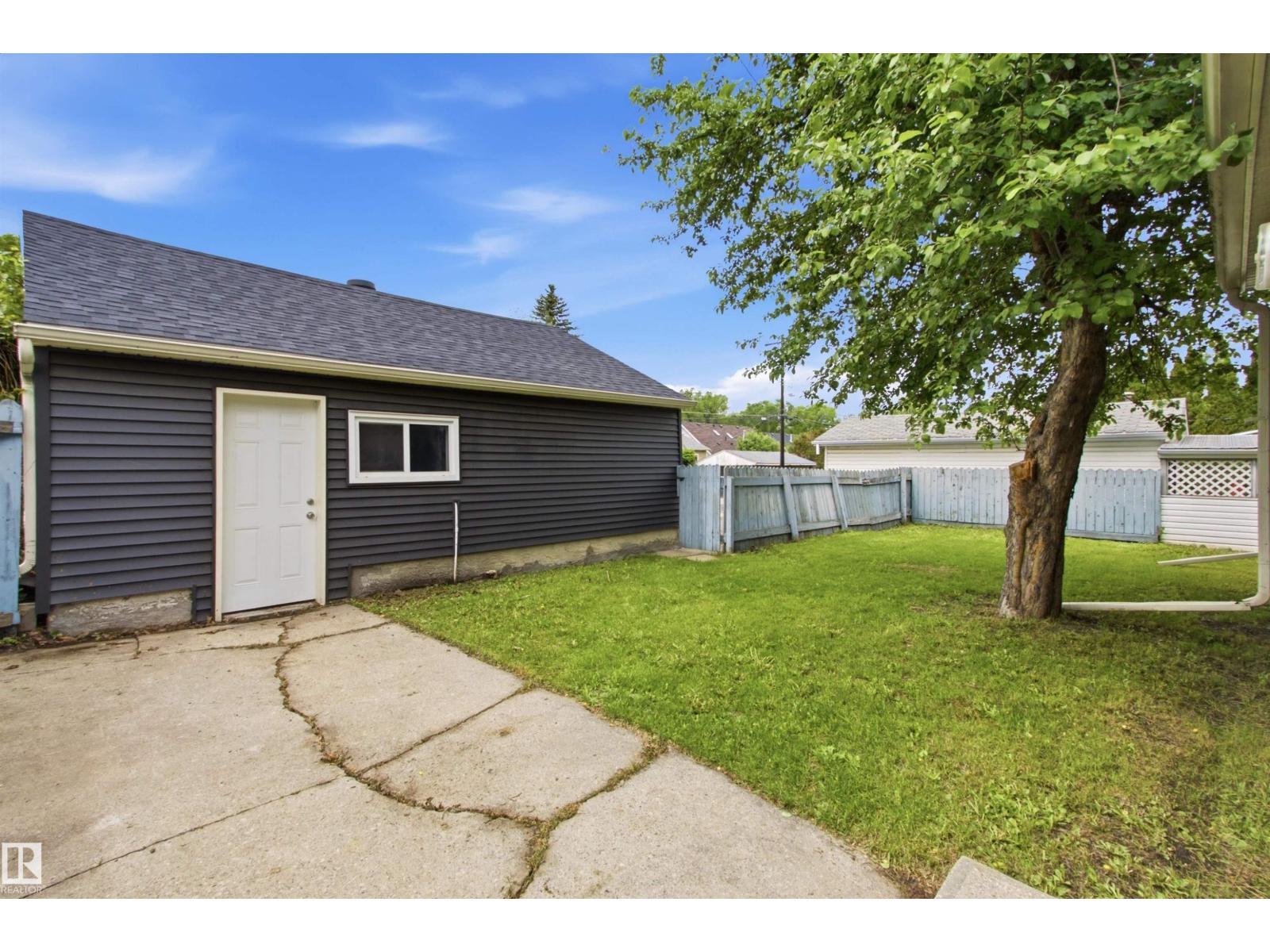 6420 105 ST NW - 40