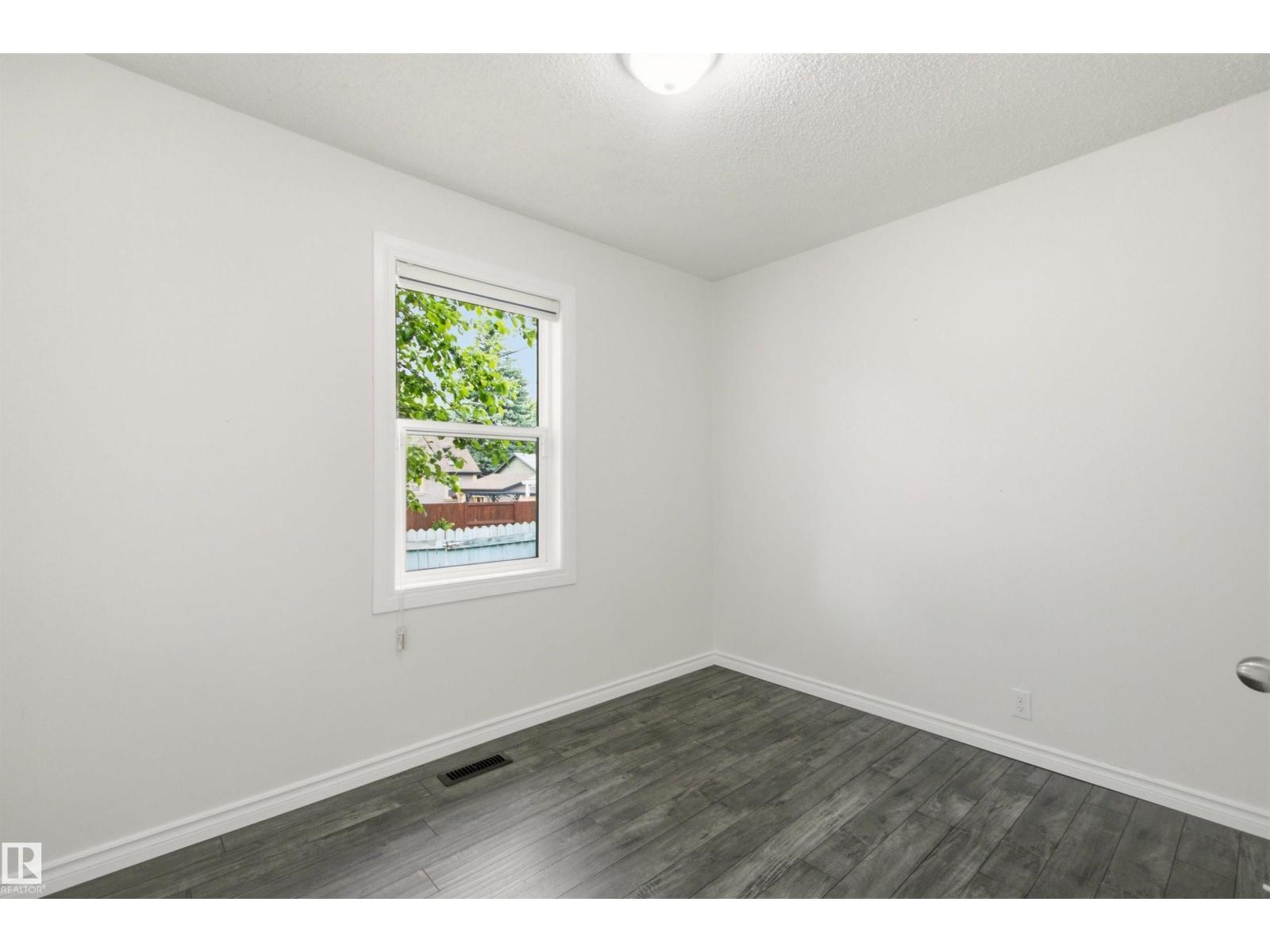 6420 105 ST NW - 15