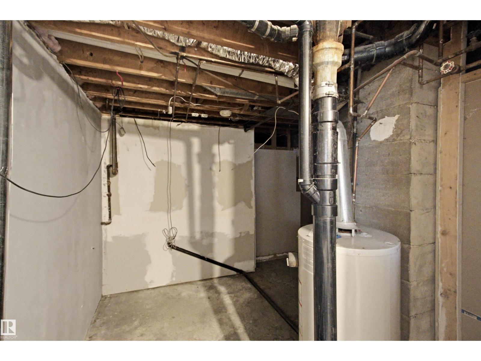 6420 105 ST NW - 35