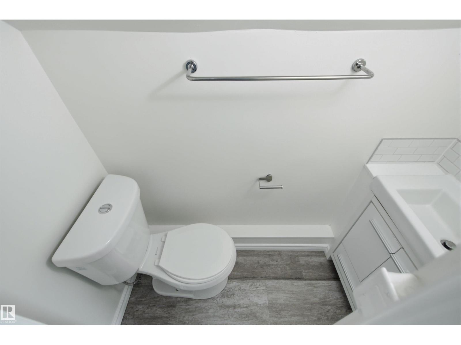 6420 105 ST NW - 27