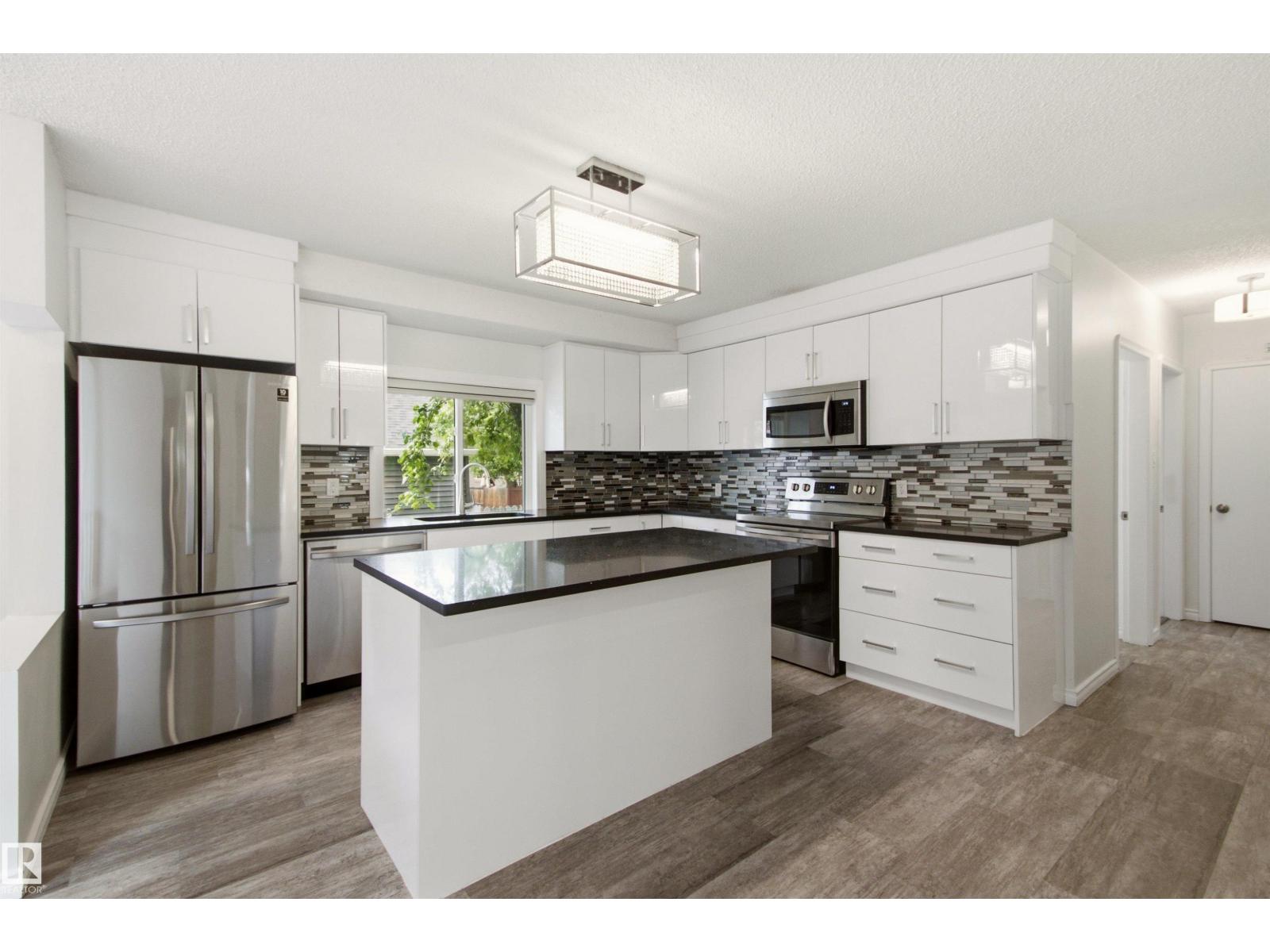 6420 105 ST NW - 7