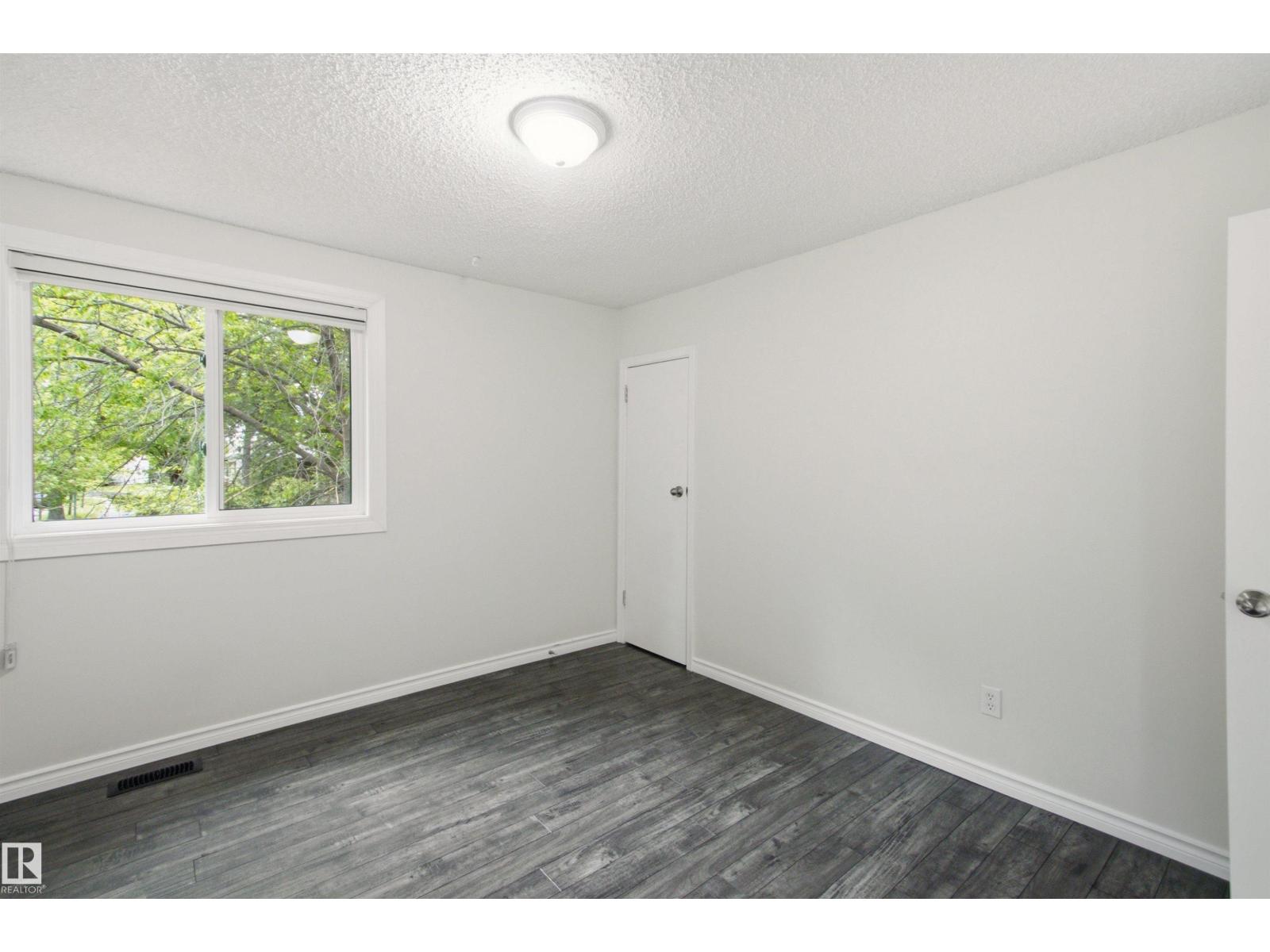 6420 105 ST NW - 25