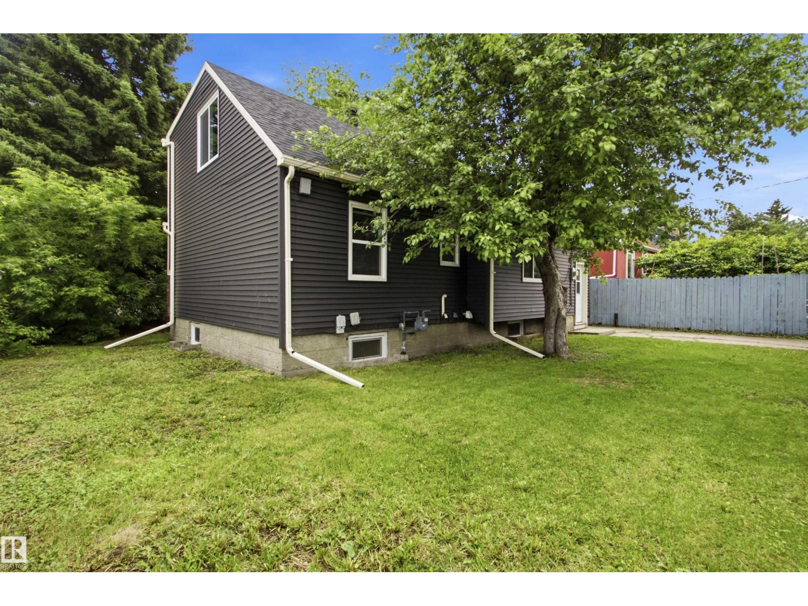 6420 105 ST NW - 39
