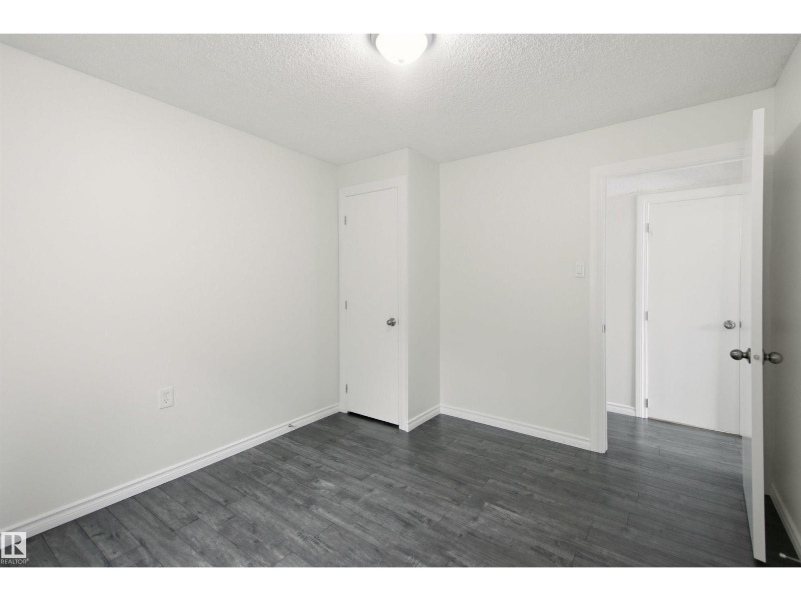 6420 105 ST NW - 23