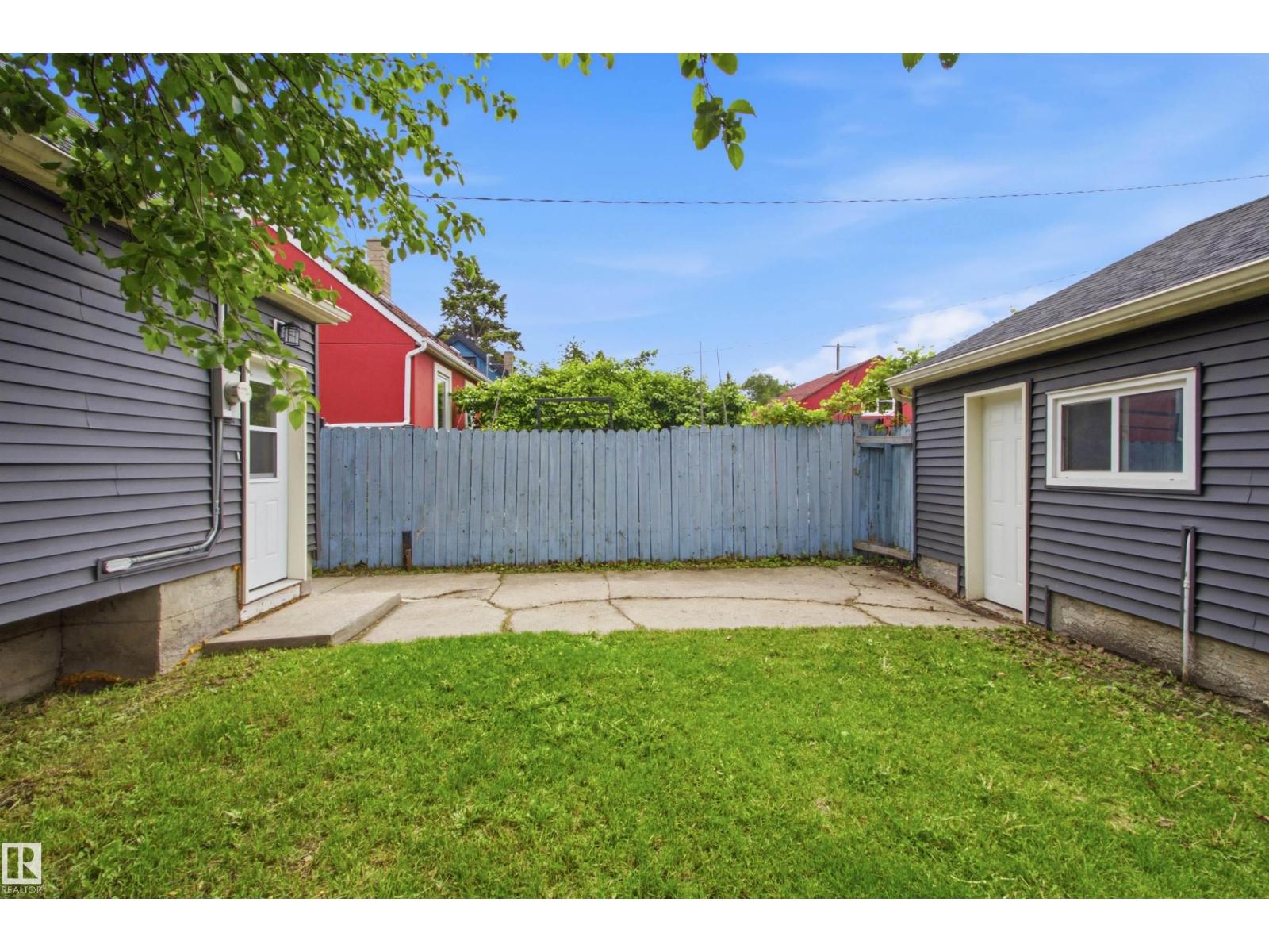 6420 105 ST NW - 38