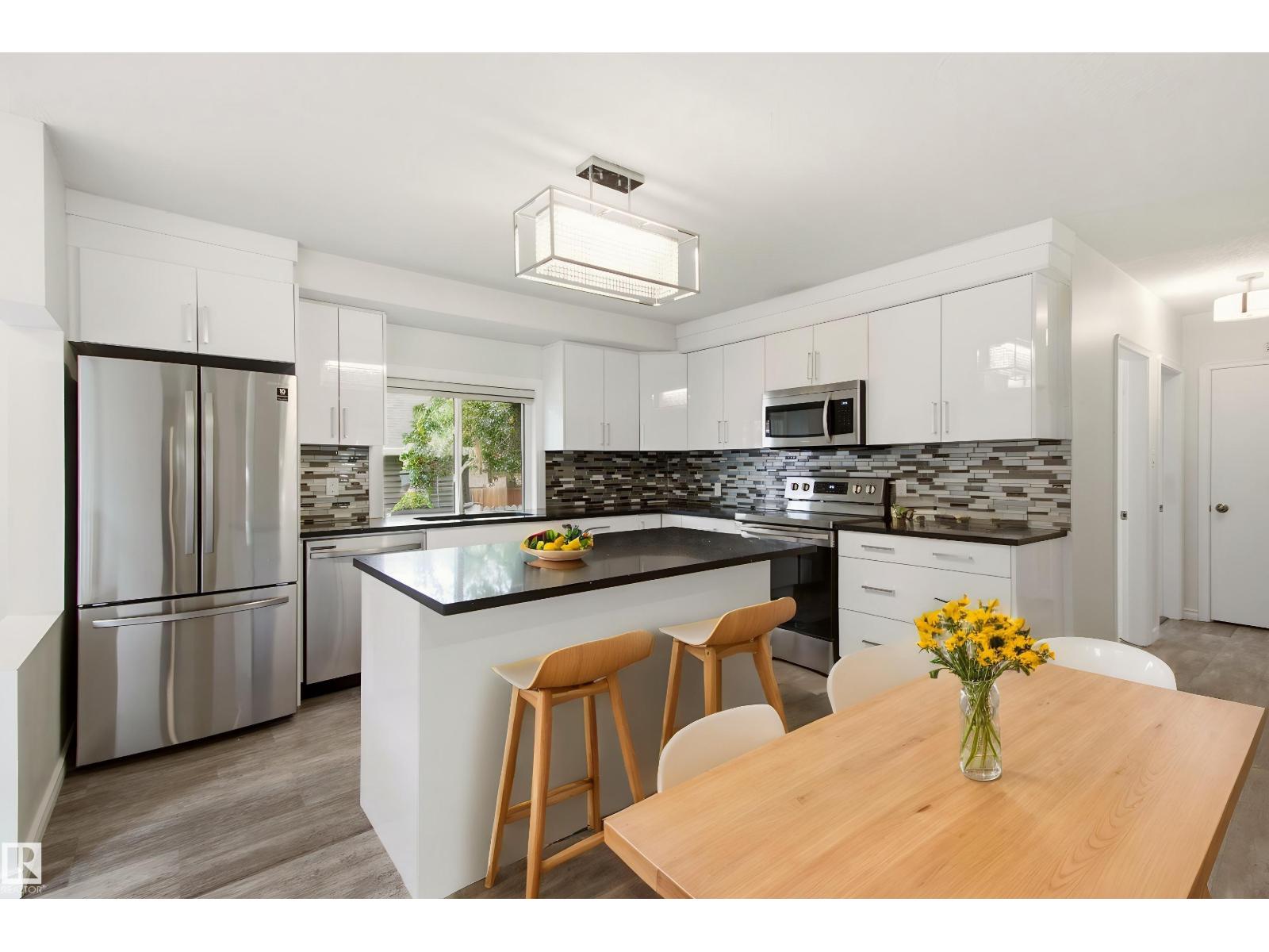 6420 105 ST NW - 8